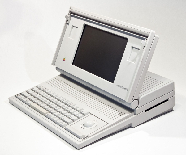 1989년 출시된 애플 ‘매킨토시 포터블’ / theregister.com