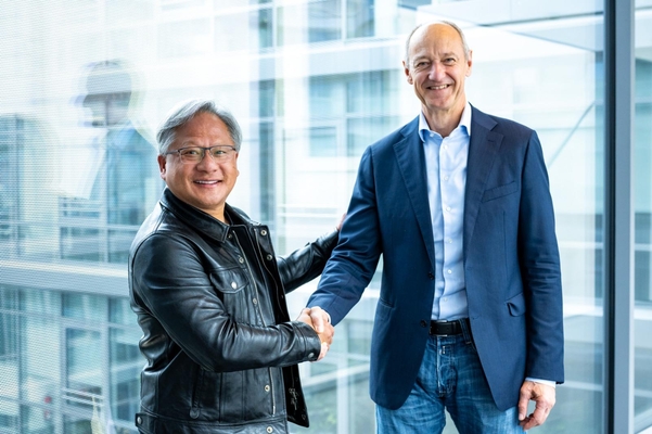 (왼쪽부터)엔비디아 CEO 젠슨 황(Jensen Huang)과 지멘스 CEO 롤랜드 부시(Roland Busch) / 엔비디아