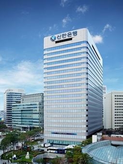 서울 중구에 위치한 신한은행 본점 전경. / 신한은행