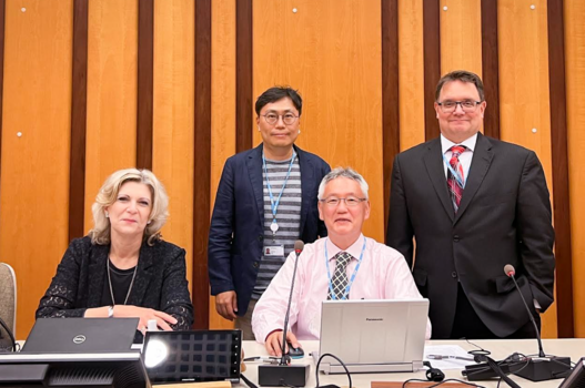 ITU-T SG13 회의에서 심동희 SK텔레콤 팀장(왼쪽 두 번째)이