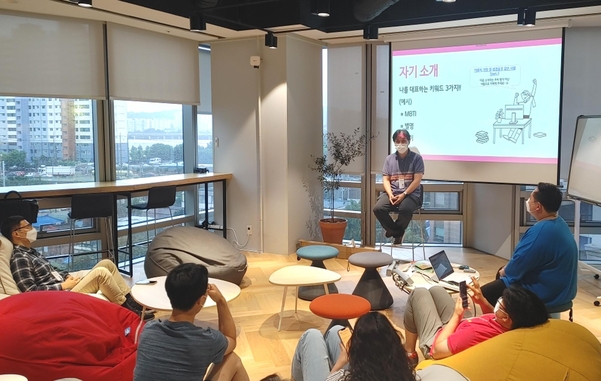 LG유플러스 소통 프로그램 ‘비빔밥’ 참여 직원들/ LG유플러스