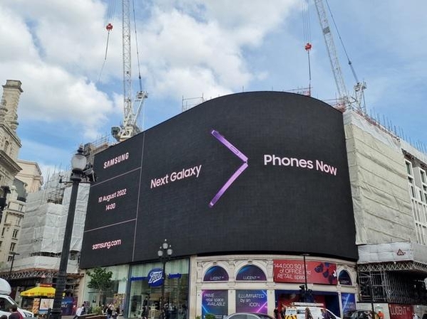 영국 런던 피카딜리 광장의 ‘갤럭시 언팩 2022’ 옥외 광고. / 삼성전자