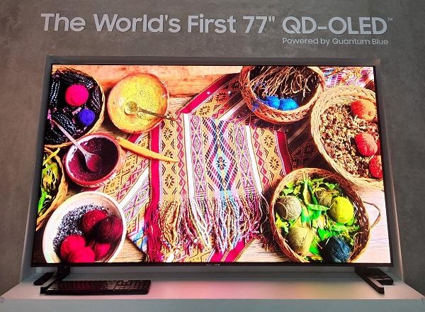 삼성디스플레이가 'IMID 2022'에서 처음으로 공개한 TV용 77형 QD-OLED / 삼성디스플레이