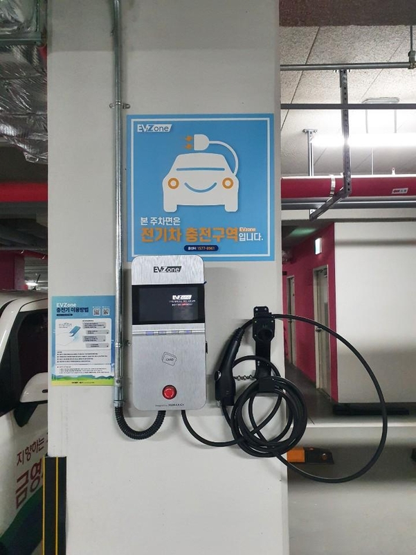 서울의 한 오피스텔 주차장에 설치된 전기차 충전기. / IT조선 DB