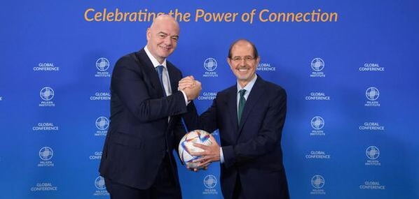 (왼쪽부터) 잔니 인판티노 국제축구연맹(FIFA) 회장, 실비오 미칼리 알고랜드 창업자. / FIFA