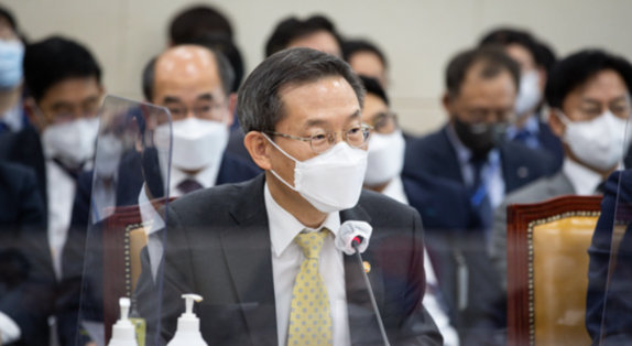 질의에 응답하는 이종호 과기정통부 장관 / 국회의사중계시스템