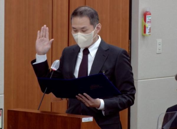 김경훈 구글코리아 대표가 21일 국회 과학기술정보방송통신위원회 국정감사 증인으로 출석해 선서를 하고 있다. / 국회방송 갈무리