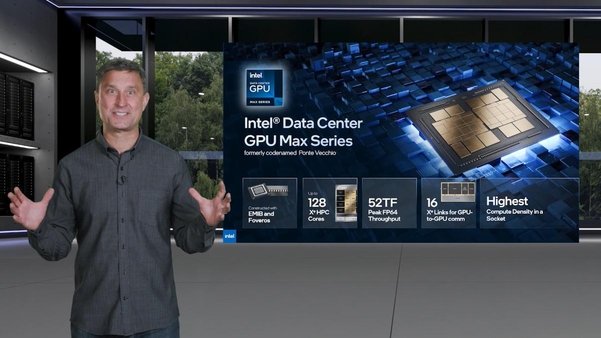 사전 브리핑에서 제프 멕베이(Jeff McVeigh) 인텔 슈퍼컴퓨팅 그룹 총괄이 ‘인텔 데이터센터 GPU Max 시리즈’를 소개하고 있다. / 인텔