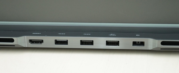 후면에는 전원 포트, HDMI 2.1 포트, USB 3.2(A타입) 포트 3개가 마련됐다. / IT조선 DB