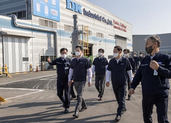 10월 28일 이재용 삼성전자 회장이 광주광역시에 위치한 삼성전자 협력회사 '디케이'를 방문했다. / 삼성전자