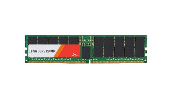 SK하이닉스가 세계 최초로 인텔로부터 인증을 획득한 10나노급 4세대 서버 D램 DDR5 / SK하이닉스