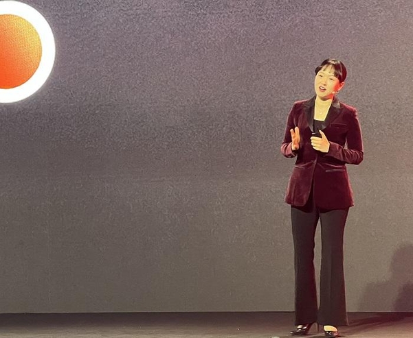 김은지 BAT로스만스 대표가 신제품 글로 하이퍼 X2에 대해 설명하고 있다. / 황혜빈 기자