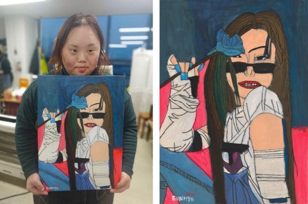  블루 로즈 캠페인에 참여하는 정은혜 작가(왼쪽)와 그의 작품 ‘파란장미를 든 제니’ / 엔버갤러리
