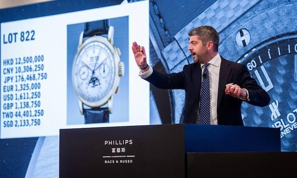 필립스 옥션 토마스 페라치의 시계 경매 모습. / 갤러리아백화점