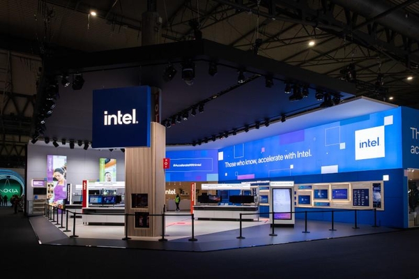 인텔은 ‘MWC 2023’에서 4세대 제온 스케일러블 프로세서 기반 다양한 솔루션을 선보였다. / 인텔