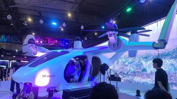 SK텔레콤이 도심항공교통(UAM) 모형을 시연하는 모습 / 이광영 기자