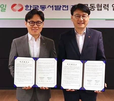 홍철기 BGF리테일 운영지원본부장(왼쪽), 김용기 한국동서발전 에너지 혁신처장. / BGF리테일
