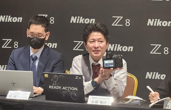츠치야 사토시(Tsuchiya Satoshi) 일본 니콘 영상사업부 UX기획1과 주간이 Z8을 설명하고 있다. / 조상록 기자
