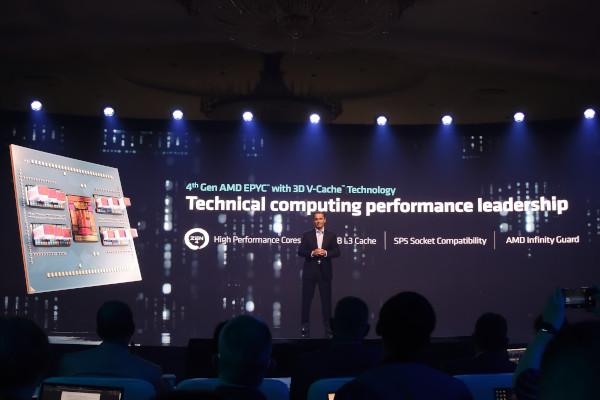 댄 맥나마라 AMD 서버 사업부 수석 부사장이 ‘제노아-X’를 소개했다 / 권용만 기자