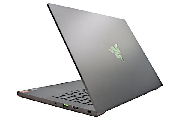 AMD 라이젠 9 7940HS를 탑재한 레이저 블레이드 14 게이밍 노트북 / 권용만 기자