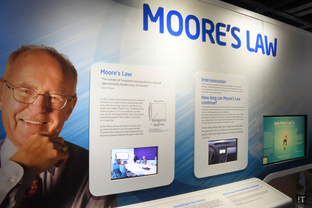 무어의 법칙은 규칙과 목표가 지속적인 노력으로 ‘법칙’이 된 사례기도 하다. / 권용만 기자