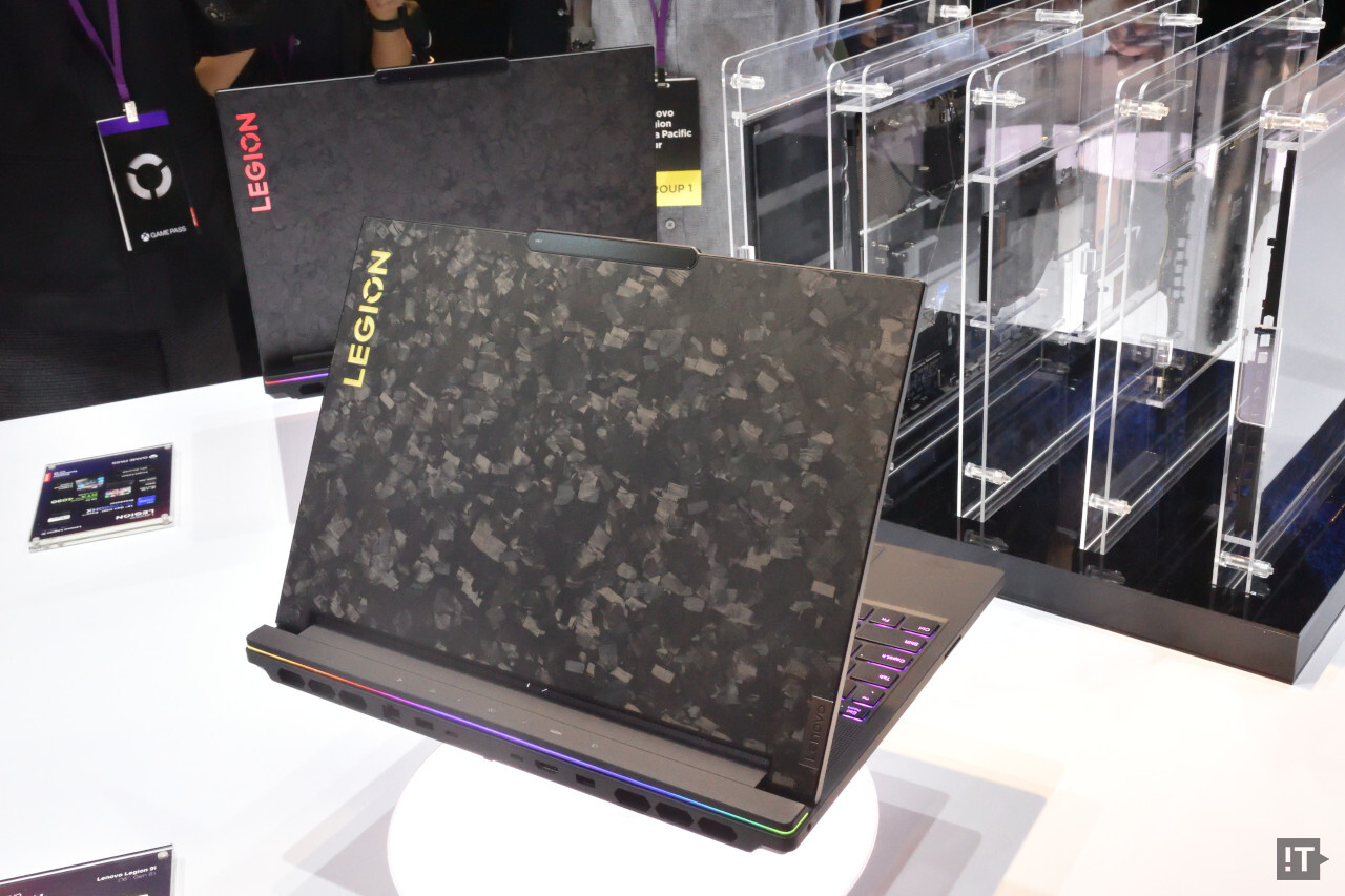 포지드 카본 소재의 상판 패턴은 모든 제품이 다르다 / 싱가포르=권용만 기자