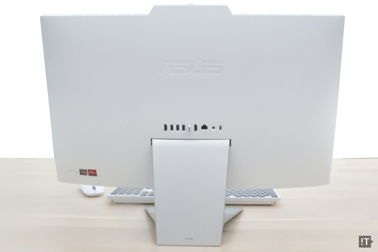 제품에 마련된 포트는 대부분 뒷면에 준비됐다. / 권용만 기자