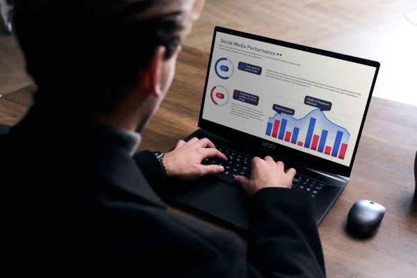 MSI 'Stealth 17 Studio A13VG-i9 QHD 노트북 / MSI