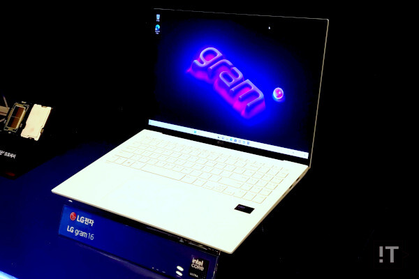 인텔 코어 울트라 프로세서를 탑재한 ‘LG 그램 16’ 노트북 PC / 권용만 기자