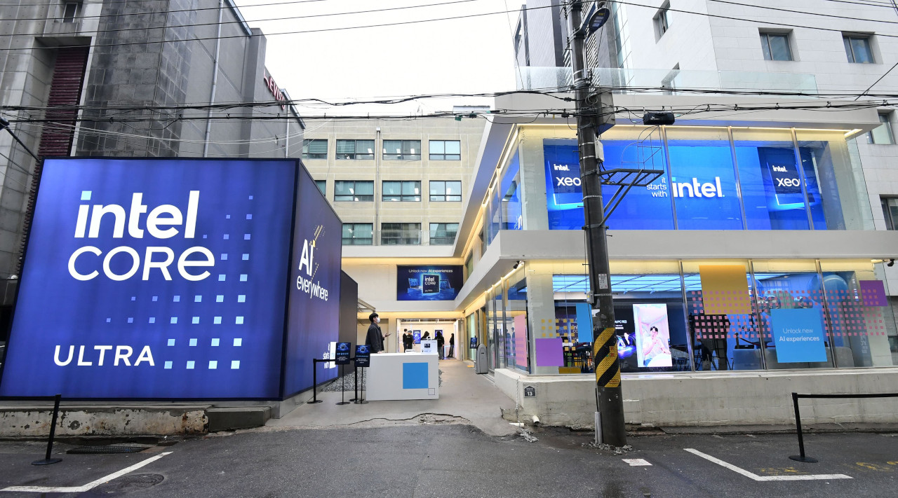 인텔이 서울 성수동서 ‘AI 에브리웨어’ 쇼케이스 팝업 전시를 개최했다. / 인텔