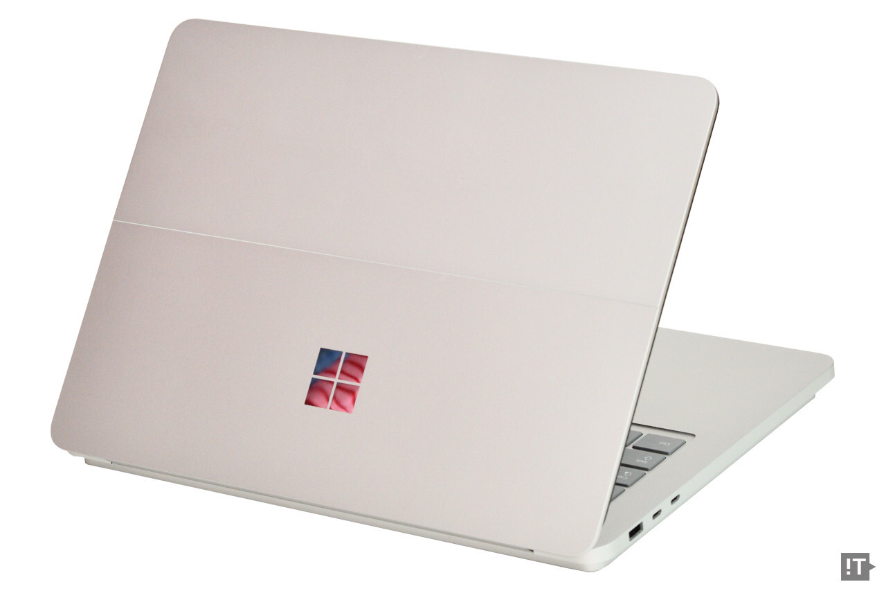 기본적으로는 전통적인 ‘클램쉘’ 방식의 구성을 보여주는 ‘서피스 랩톱 스튜디오 2’ / 권용만 기자 