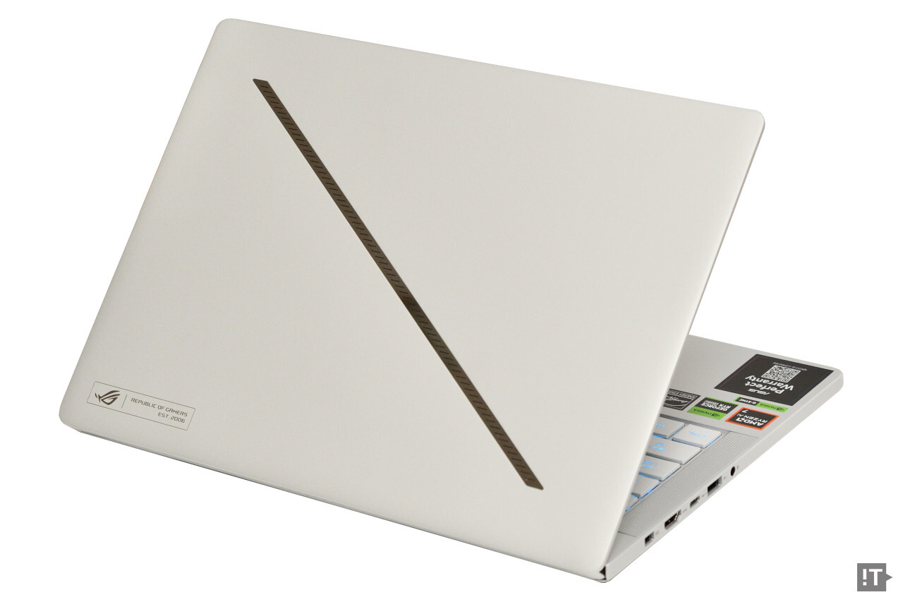 게이밍 노트북으로는 제법 단정한 외관을 갖춘 ROG 제피러스 G14(2024) / 권용만 기자