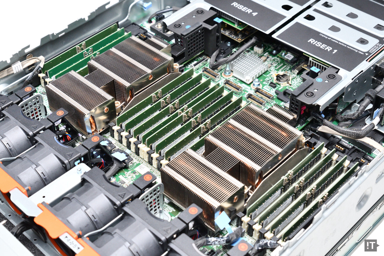 CPU부는 4세대 제온 스케일러블 프로세서의 최대 성능이 가능한 구성을 갖췄다. / 권용만 기자