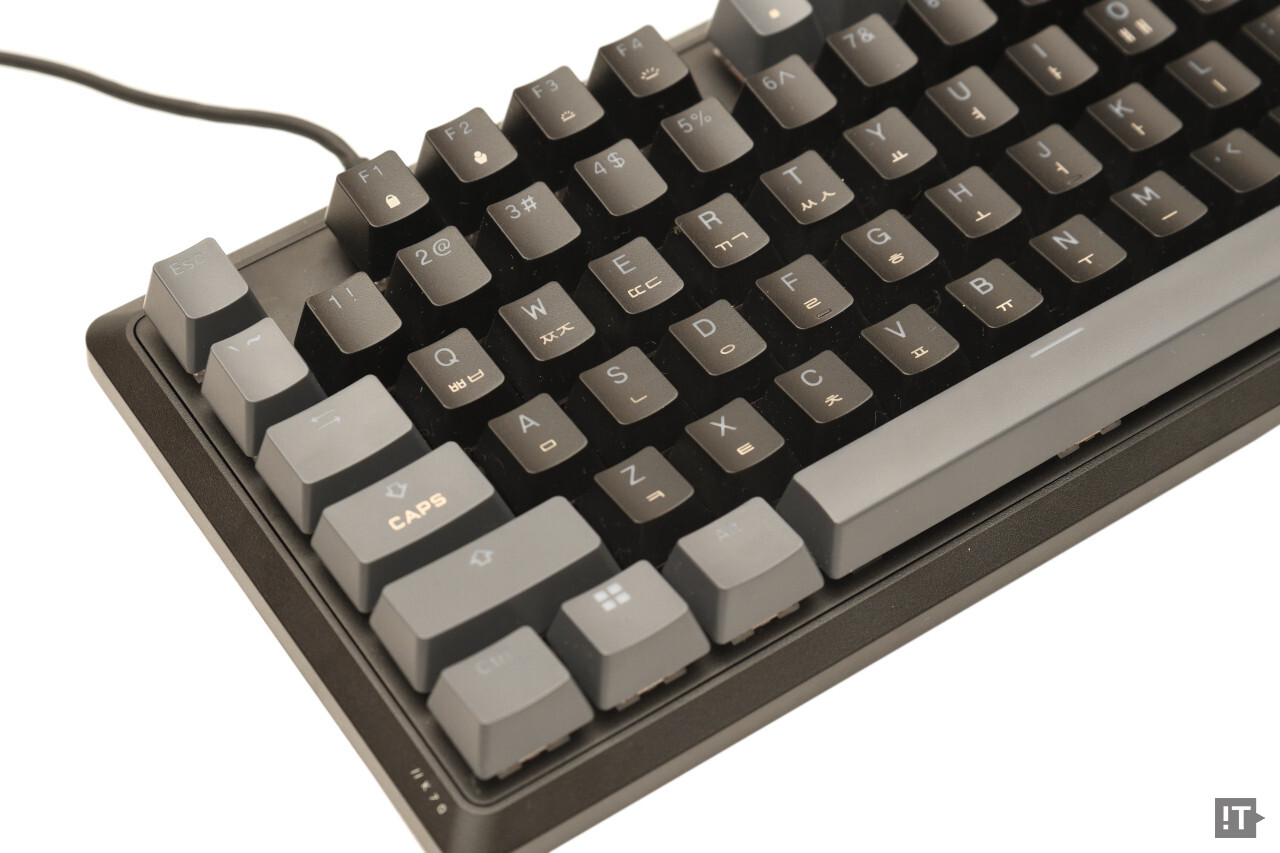 키캡에 한글 글쇠 인쇄 상태는 조금 아쉽게 느껴진다. / 권용만 기자