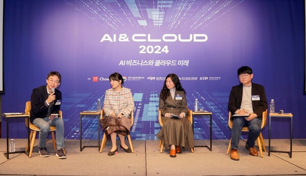 (사진 왼쪽부터) 윤종영 국민대 교수(좌장), 김우성 한국 딜로이트 그룹 전무, 임현주 주한캐나다대사관 수석상무관, 안홍준 한국소프트웨어산업협회 혁신성장본부장이 ''AI플레이어 육성과 생태계 전망'을 주제로 패널토의하고 있다. / IT조선