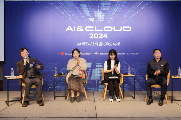 왼쪽부터 서광규 상명대학교 교수(좌장)와 서유경 법률사무소 아티스 대표변호사·변리사, 김은주 한국지능정보사회진흥원(NIA) 본부장, 이영복 제네시스랩 대표가 AI&클라우드 2024에서 패널토의를 하고 있다. / IT조선