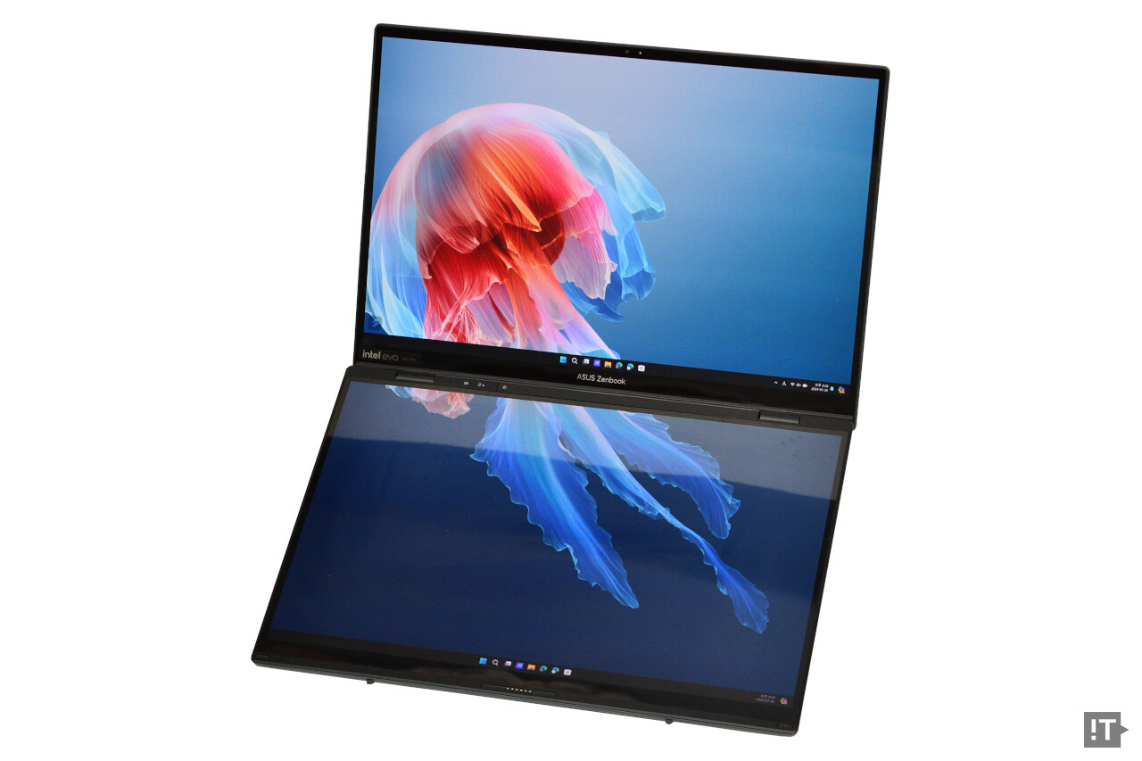 젠북 듀오는 두 개의 14인치 3K OLED 터치스크린 패널을 갖췄다. / 권용만 기자