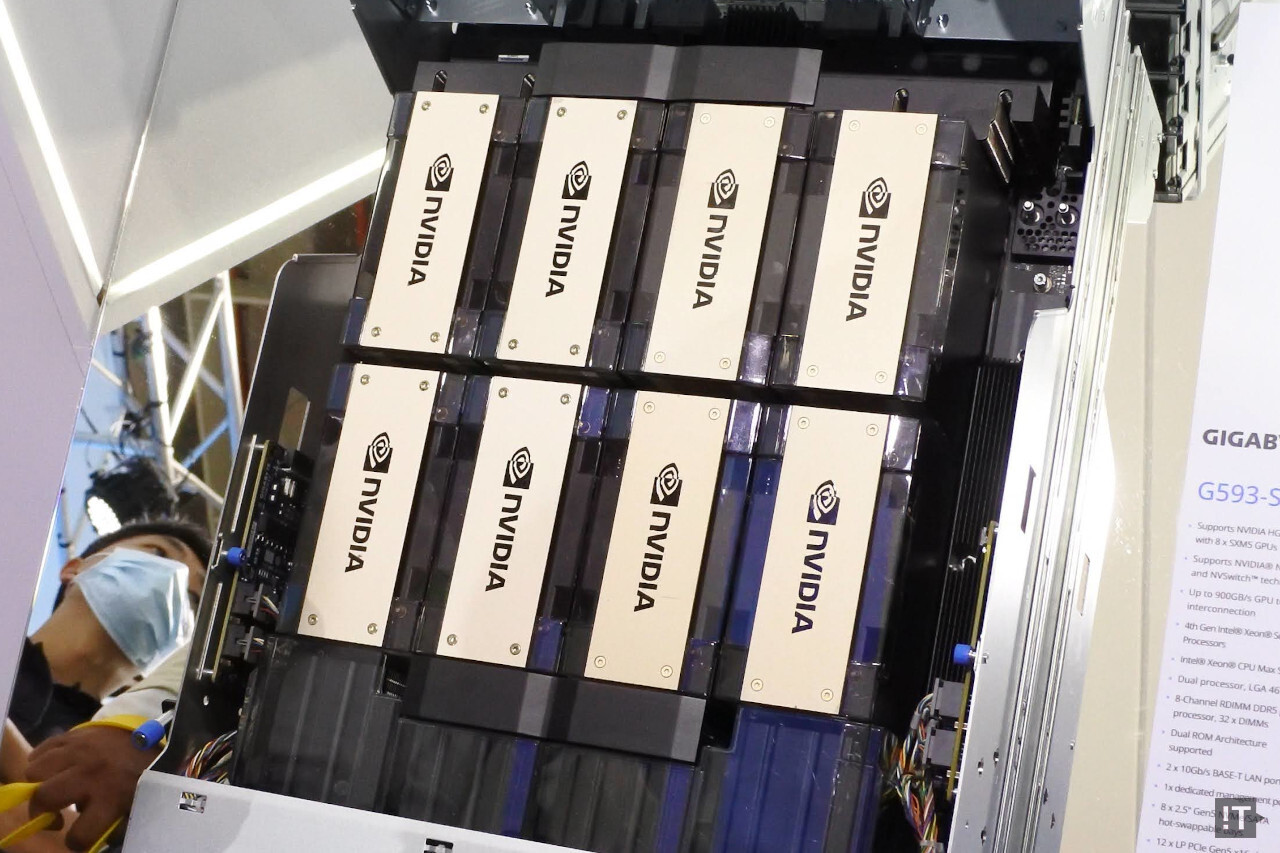 엔비디아 H100 SXM5 GPU 8개가 탑재된 GPU서버 / 권용만 기자