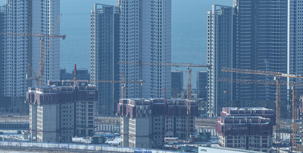 금융당국이 '부동산 연착륙 방안'을 발표한 가운데 2금융권을 중심으로 우려의 목소리가 나온다. /뉴스1