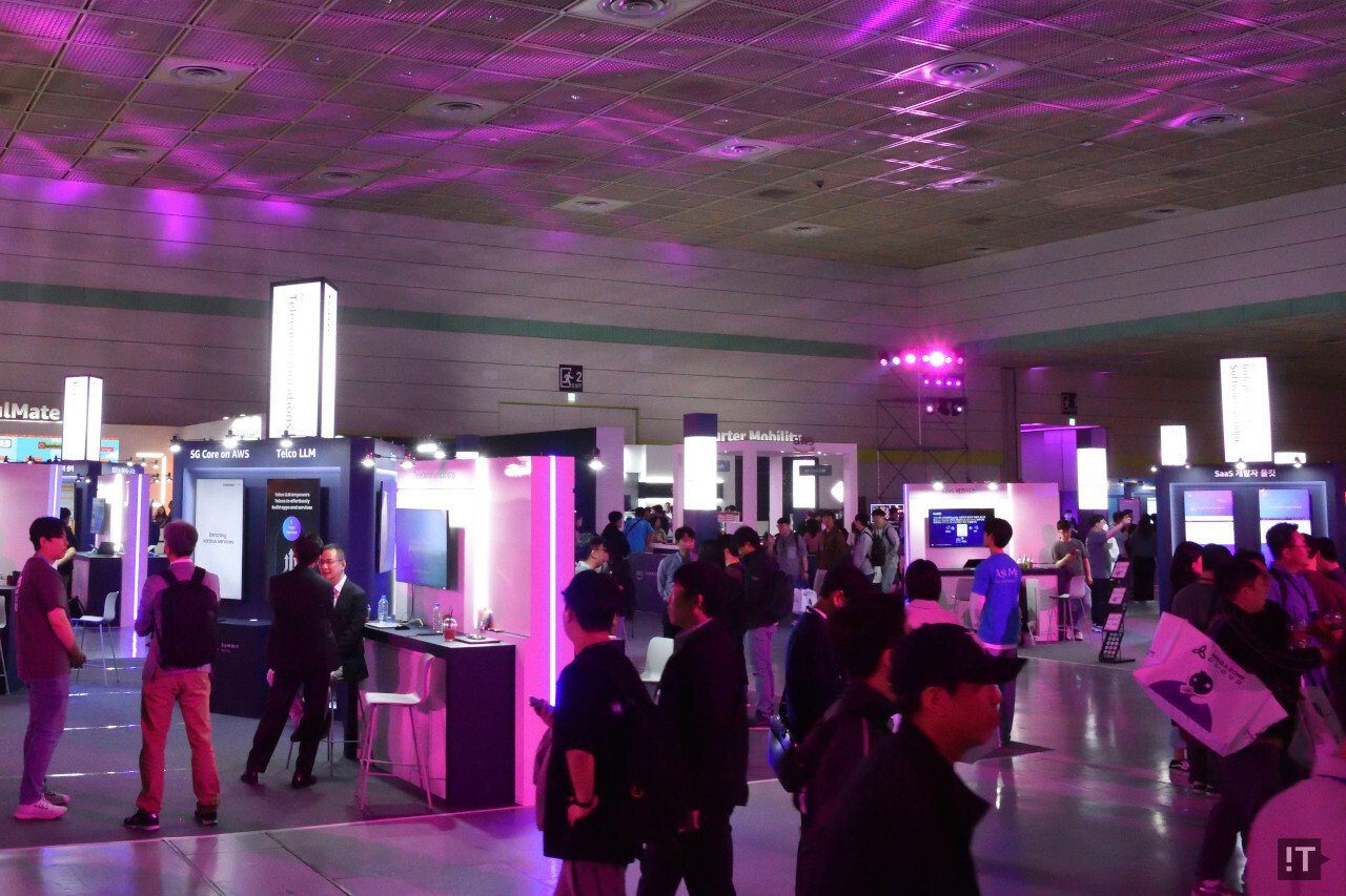 산업별 사례를 선보이는 부스도 마련됐다. / 권용만 기자