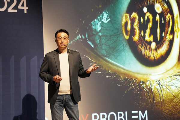 솔트룩스 이경일 대표가 30일 서울 강남구 GS타워에서 열린 ‘솔트룩스 AI 컨퍼런스’에서 기조발표를 하고 있다. / 솔트룩스