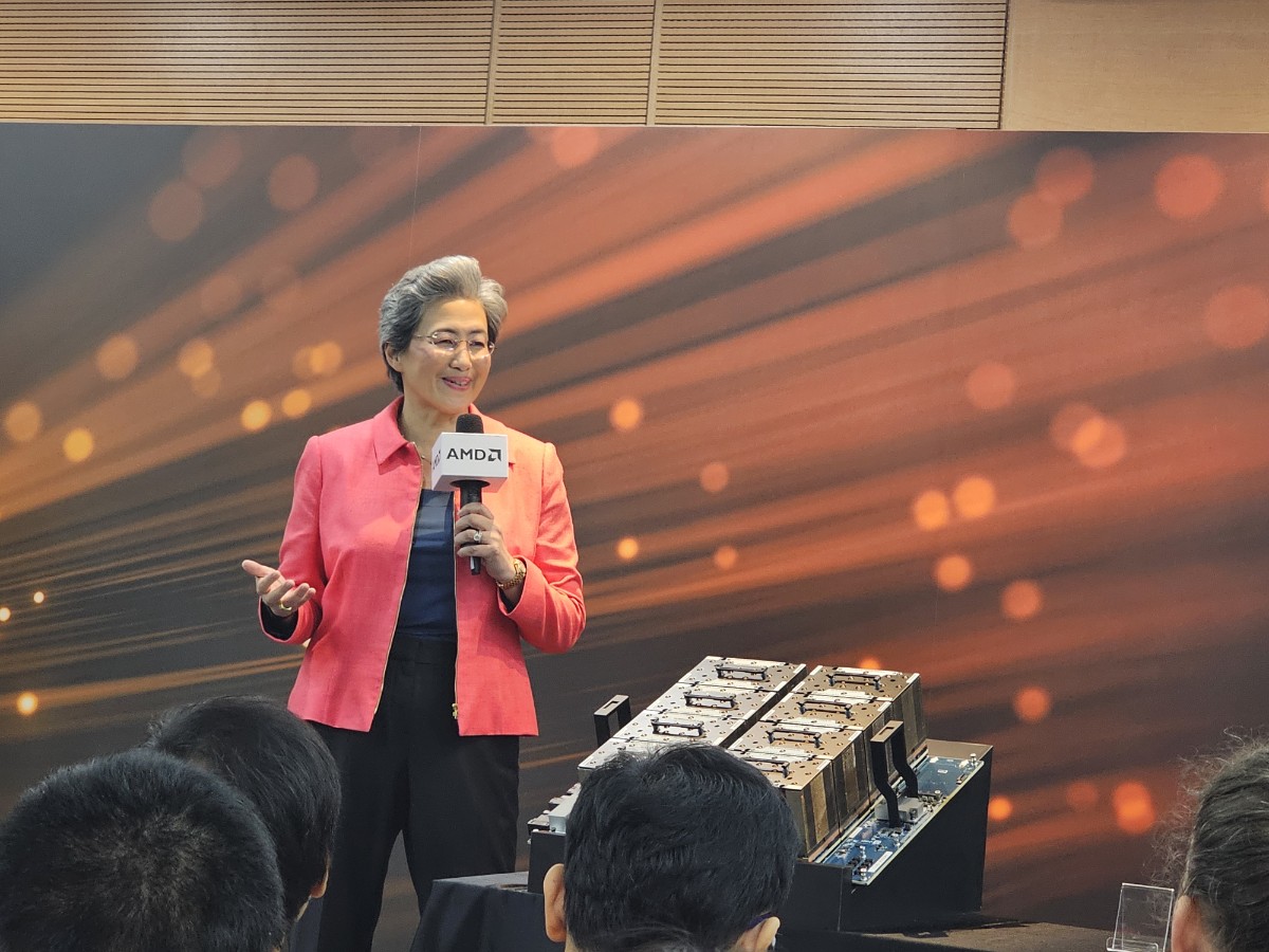 리사 수 AMD 최고경영자(CEO)가 3일 기조연설 이후 진행된 기자 간담회에서 질문에 답변하고 있다. / 타이베이=홍주연 기자