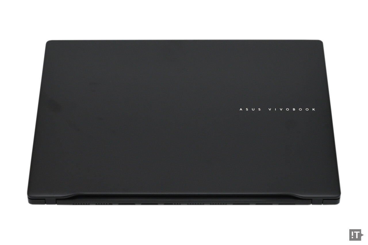 ‘비보북 S 16 OLED’의 외관은 단순하면서도 고급감을 살린 모습이다. / 권용만 기자