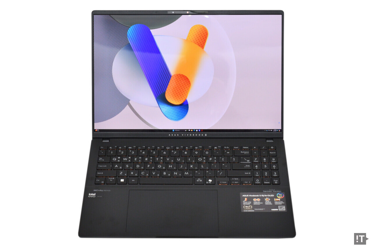 넓은 화면과 키보드, 터치패드 모두 만족도가 높다. / 권용만 기자