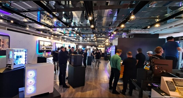 컴퓨텍스 2024가 진행 중인 대만 그랜드하얏트 호텔에 마련된 커세어 부스. / 커세어