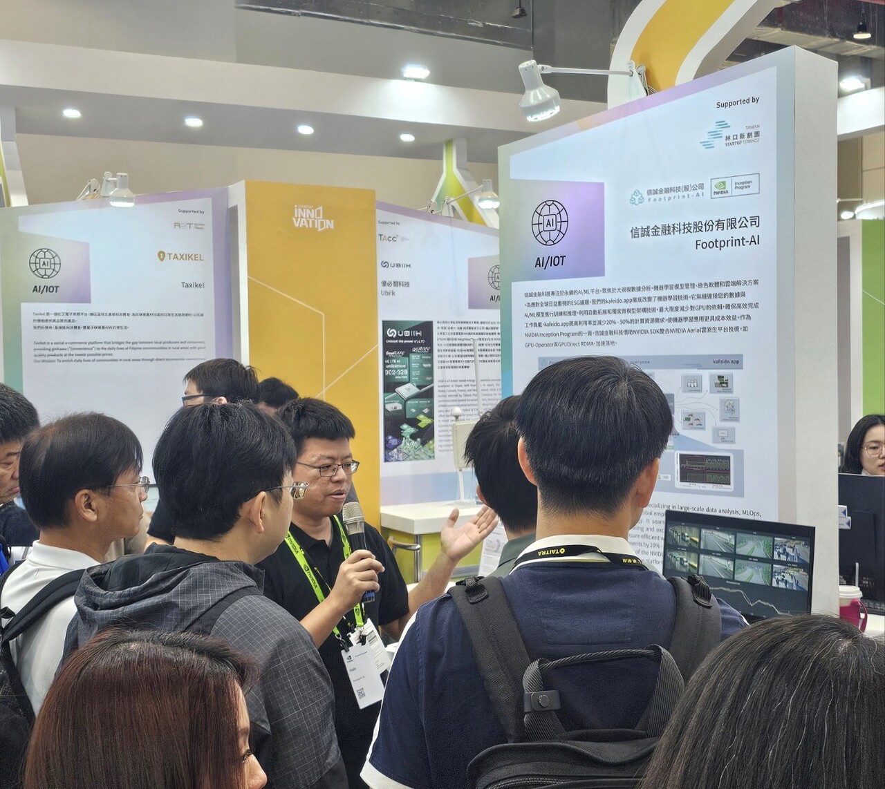 풋 프린트AI(Footprint-AI) 관계자가 자사 서비스를 설명하고 있다. /타이베이=홍주연 기자