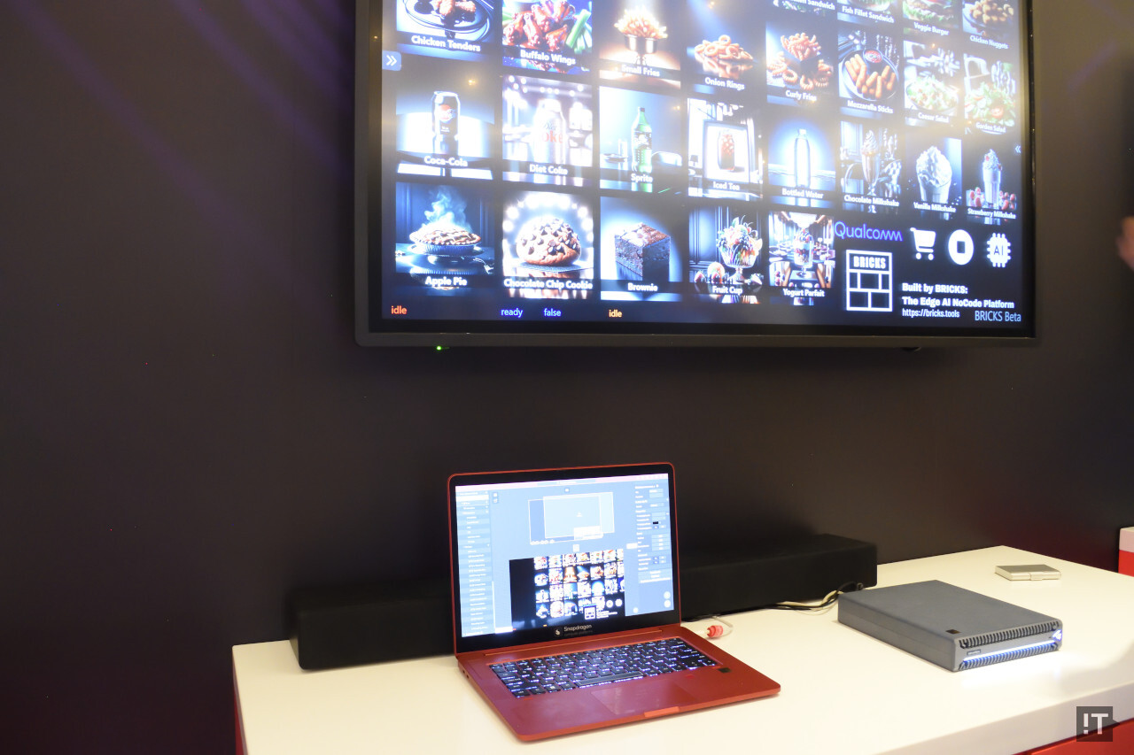 엣지 AI 구현 사례로 소개된 어드밴텍의 산업용 엣지 시스템(우)/ 타이베이=권용만 기자