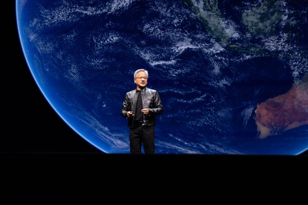 엔비디아 CEO 젠슨 황이 컴퓨텍스 개막에 앞서 대만 국립 타이베이 대학교에서 기조연설을 하고 있다. / 엔비디아