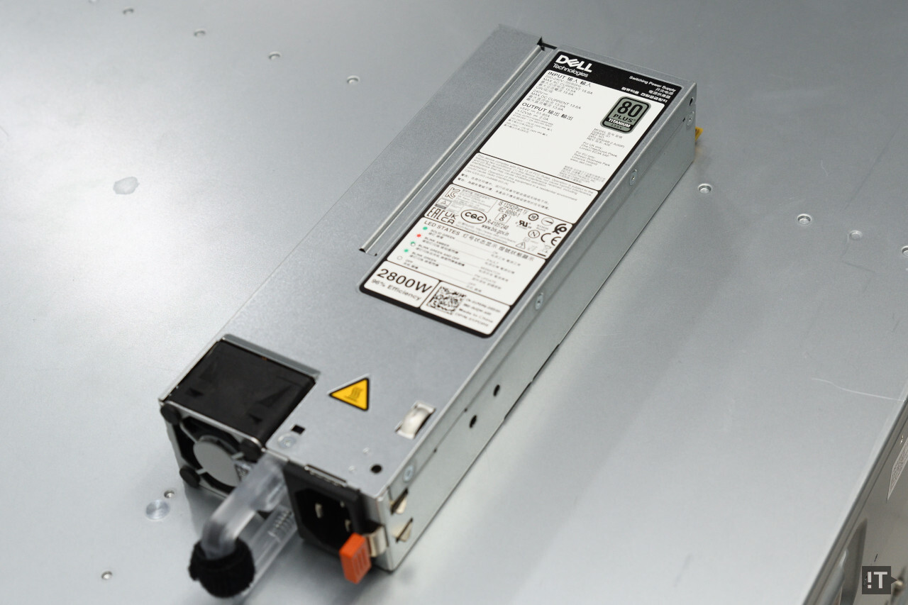 파워 서플라이는 2800W급이 6개 사용된다. / 권용만 기자