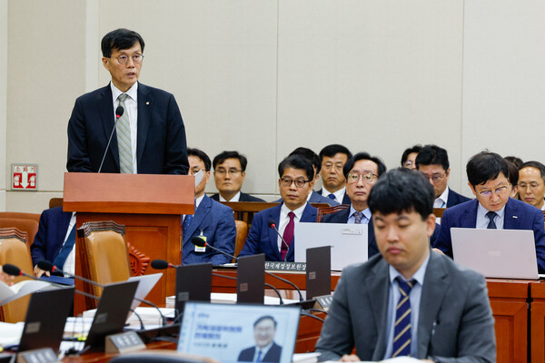 이창용 한국은행 총재가 9일 서울 여의도 국회에서 열린 기획재정위원회 2차 전체회의에 출석해 업무보고를 하고 있다. /뉴스1